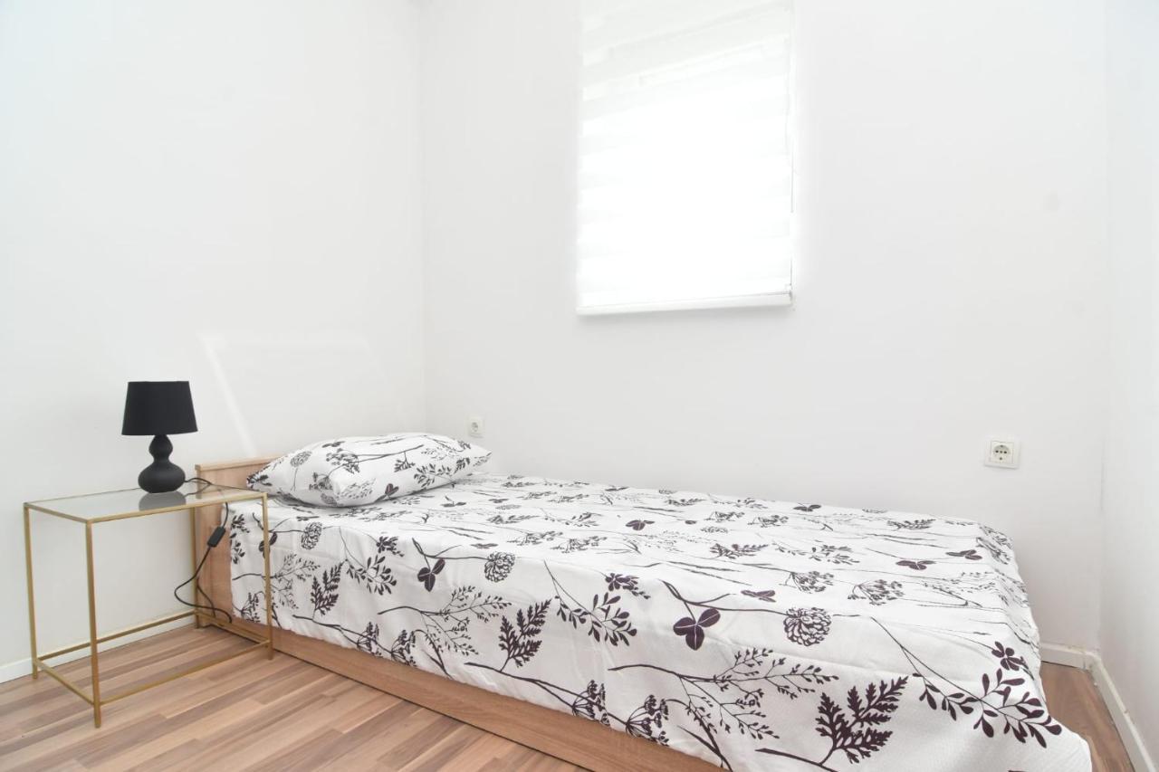 Apartman Gluic Sinj Exterior photo